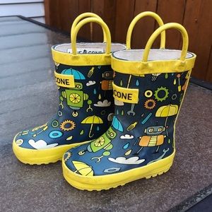 Toddler Lonecone Rain Boots size 4, 12-18 months